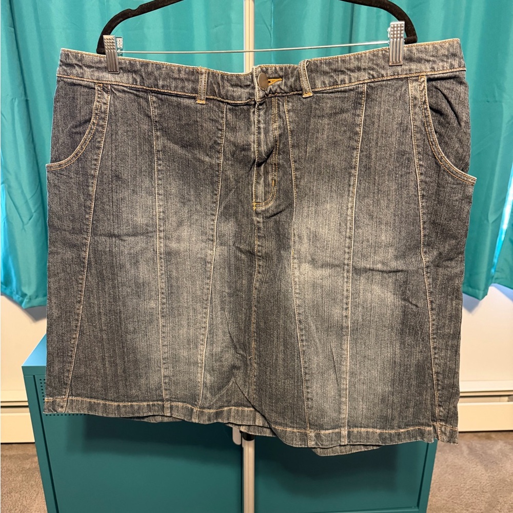 Cute Venezia Denim Jean Skirt size 24 with front & back pockets EUC